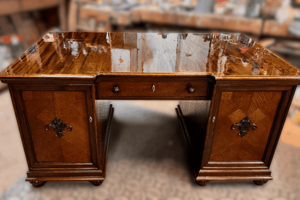 Renowacja antycznego biurka | Bracia Na Wymiar