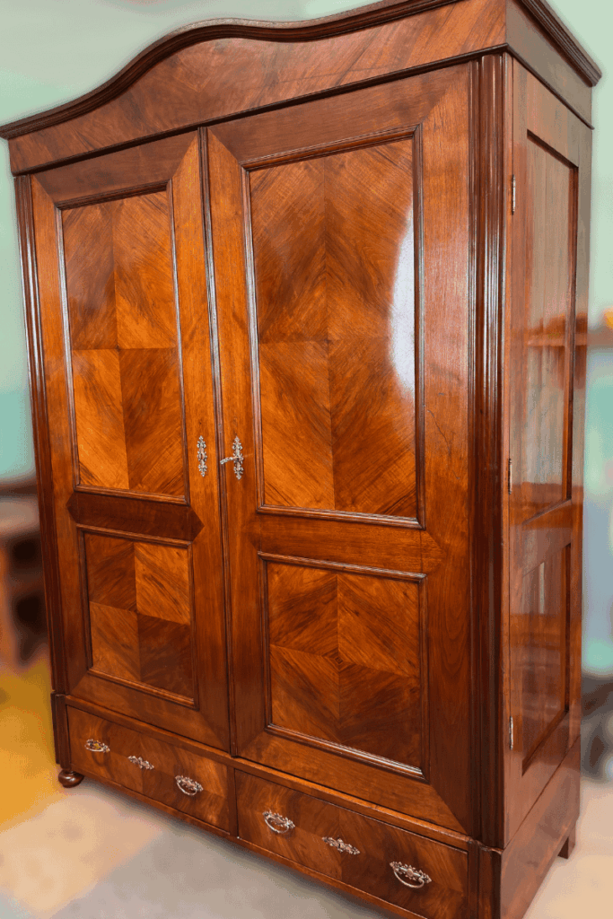 Renowacja szafy z forniru | Bracia Na Wymiar